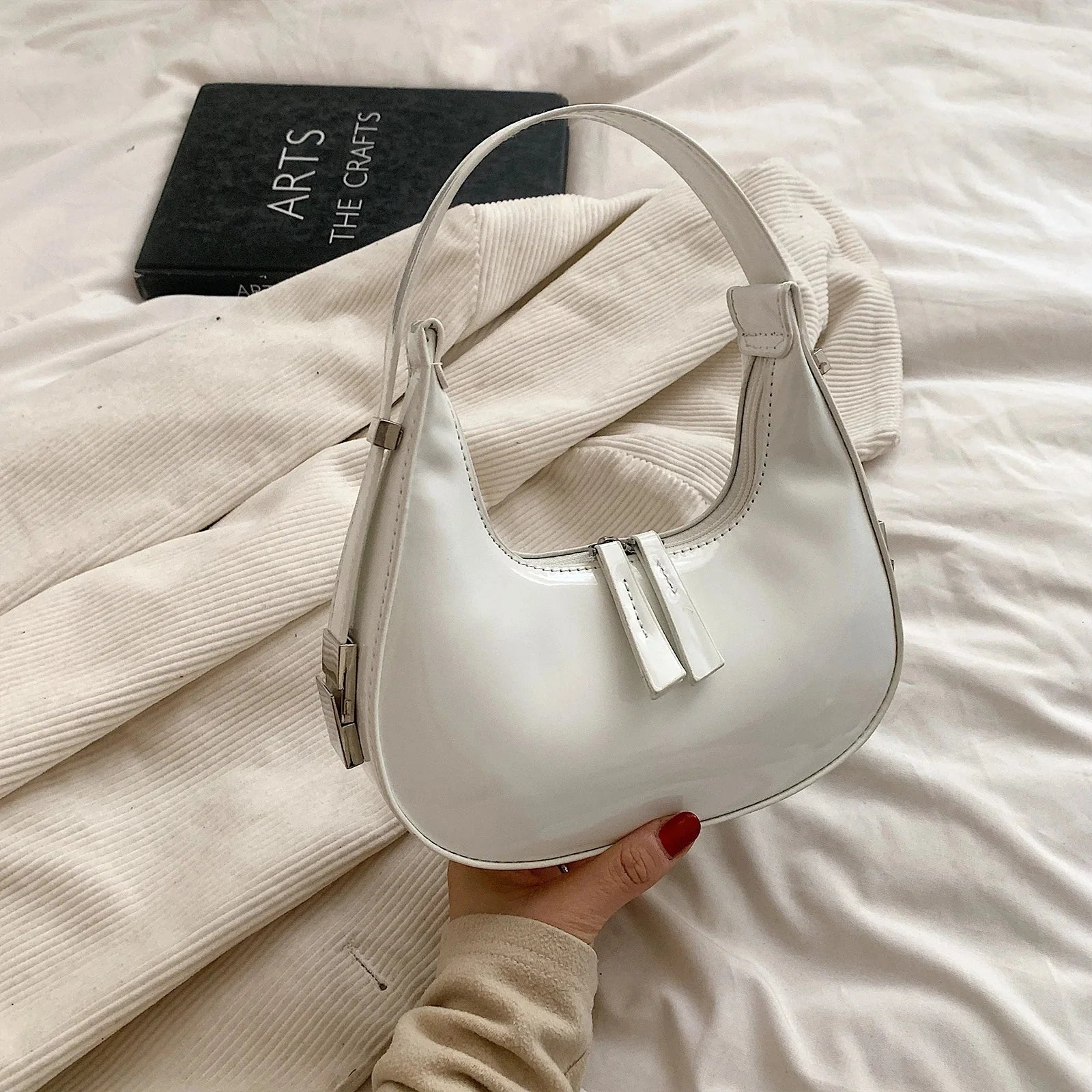 Variant image for Elegante Leren Hobo-Tas voor Dagelijks Gebruik – Ruim Ontwerp met Hoogwaardig Leer in Neutrale Kleur-7